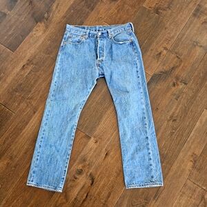Nwot...Mens 501 Straight leg Med Wash 34w x 30 length